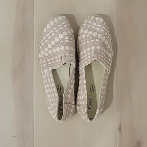 Tom's women cream flats